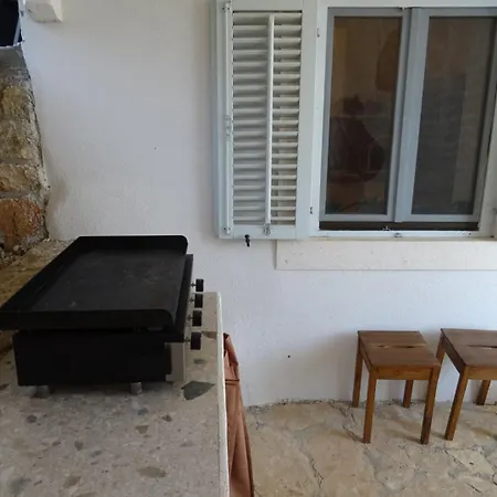 Nyaraló Stone House By The Sea *